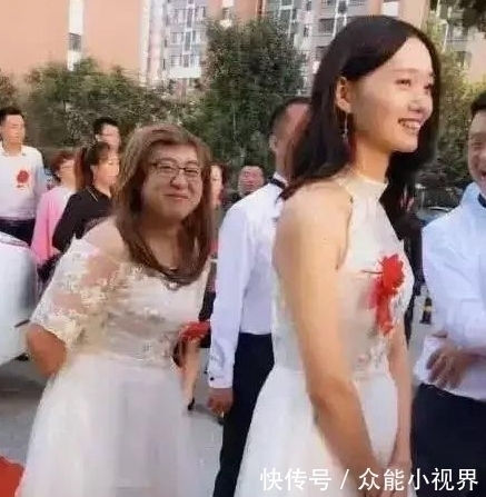 婚礼现场|婚礼现场被“伴娘”抢了风头，当看到伴娘后，网友：输的不冤