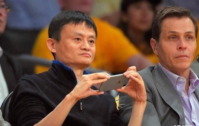 马云|5年前他因和马云“撞脸”而走红网络,现在怎么样了