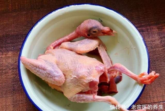 冬天,我常给家人煲这道鸽子汤,健脾润燥又温润,天越冷越要喝!