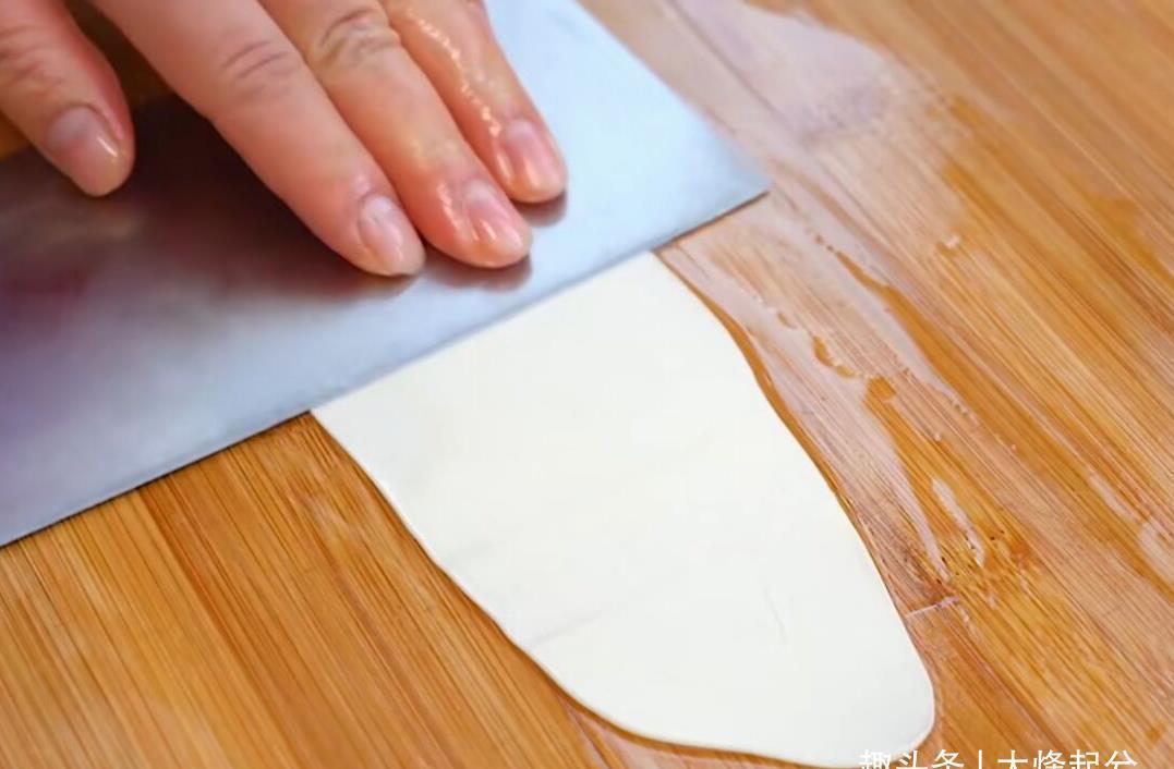 拉面|面条不需要手擀了,教你懒人做法,爽滑又筋道,比拉面还好吃