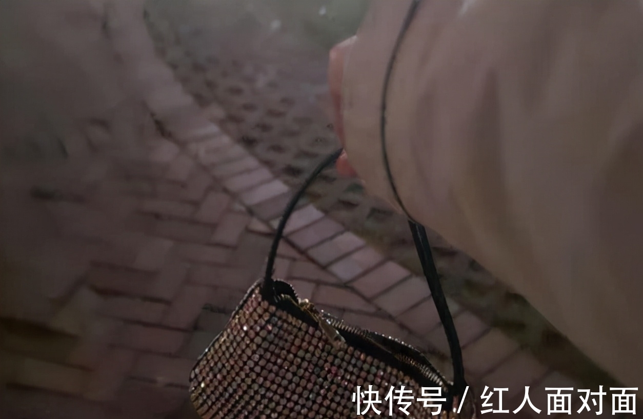 字迹@17字的寻物启事冲上了热搜,碑帖互溶,沉着果敢,惊艳了书坛