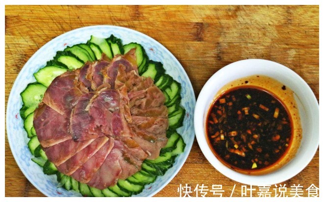 小菜铺老板自制凉拌菜,10人8个用错“水”,难怪味道不酸脆