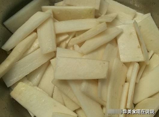 腌萝卜皮时，先腌还是先晒？很多人都做错了，难怪吃起来不脆