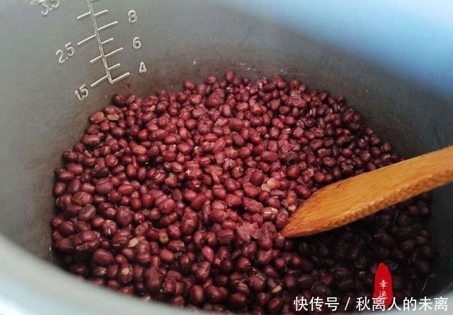 均匀|粘豆包出锅了,瞧瞧里面的食材,是不是有马上想吃一口的冲动?