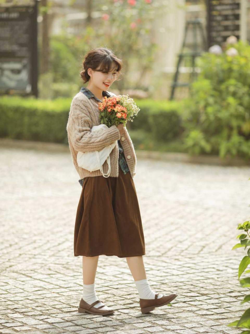 咖色|小个子女生不露腿穿搭法来喽!又美又可爱,软糯效果真的超减龄