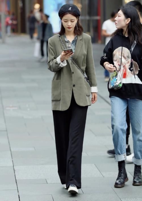 建议千万别扔掉你的“肥肥裤”,学学下面这样穿,立马让你潮炸天