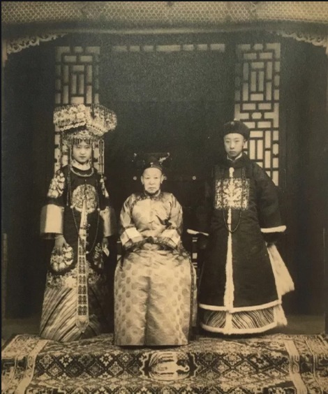 溥仪|唐石霞究竟是个怎样的女子?一流交际花,溥仪终身无法释怀