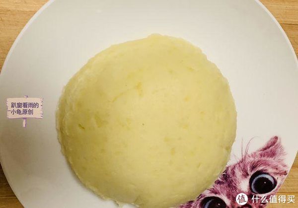 保鲜膜|2个土豆这样做,简单方便,绵软滑嫩,越吃越想吃,根本停不下口