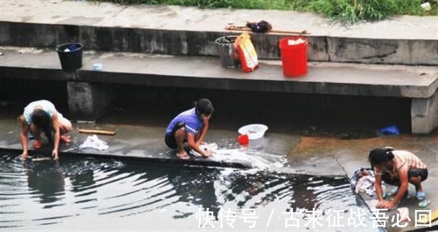 石板$浙江池塘边一块“搓衣板”,村民使用四五十年,被专家鉴定为圣旨