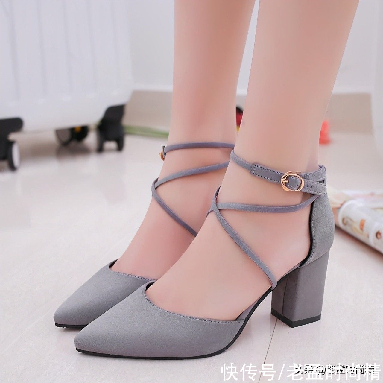 尖头粗跟高跟鞋，简约百搭，上脚舒适显魅力