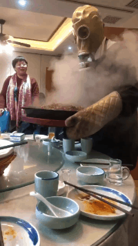 |搞笑GIF:自从有了女朋友 我就喜欢上了这条路