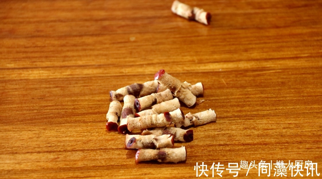 水洗|红枣用水洗一下，捅出枣核，这样低温烤一下，香香脆脆的
