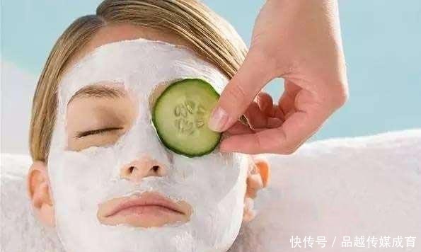 精华|敷面膜时,面膜里面的那张塑料纸别扔了,其实它的用处比面膜都多