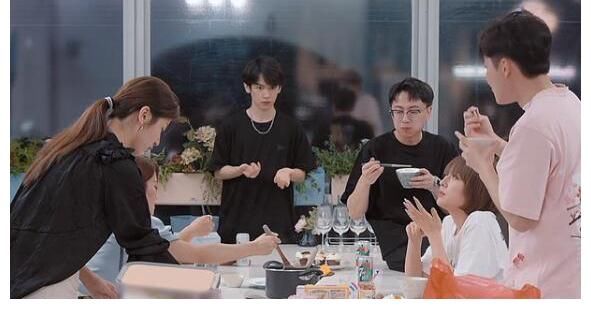 陳思銘|心動的信號：方彬涵跟朋友聊起陳思銘笑容藏不住，愛心早餐有點甜