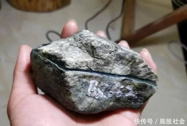 跟老缅折腾半天才买下的赌石,朋友说我没眼光,起货后感觉这钱花的值