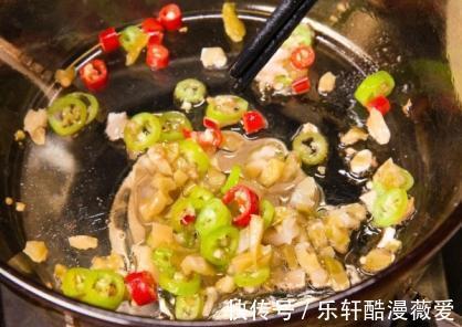 好吃|几分钟就搞定的鲜虾面，作为早餐营养又好吃，做法还简单