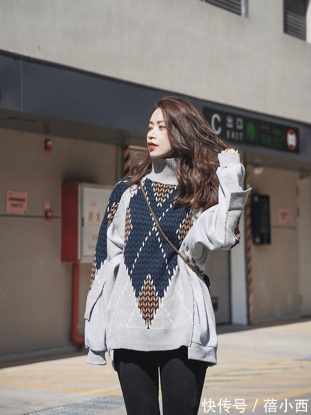 牛仔裤 今年流行“毛衣+裤子”,搭配小黑裤、牛仔裤、阔腿裤保暖又时髦