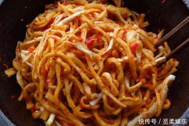  自制腌萝卜干，晒干直接腌加上这“1步”，清脆爽口、香辣入味