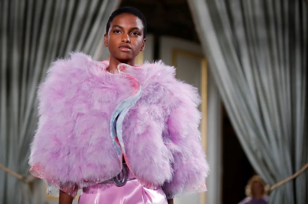 87岁的阿玛尼老爷子，依然是把高级做得最优雅的人|T型台 | shine