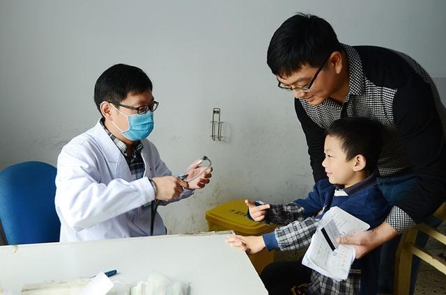 医生|孩子因喝水导致积食,儿科医生不要在3个时间段给娃喝水