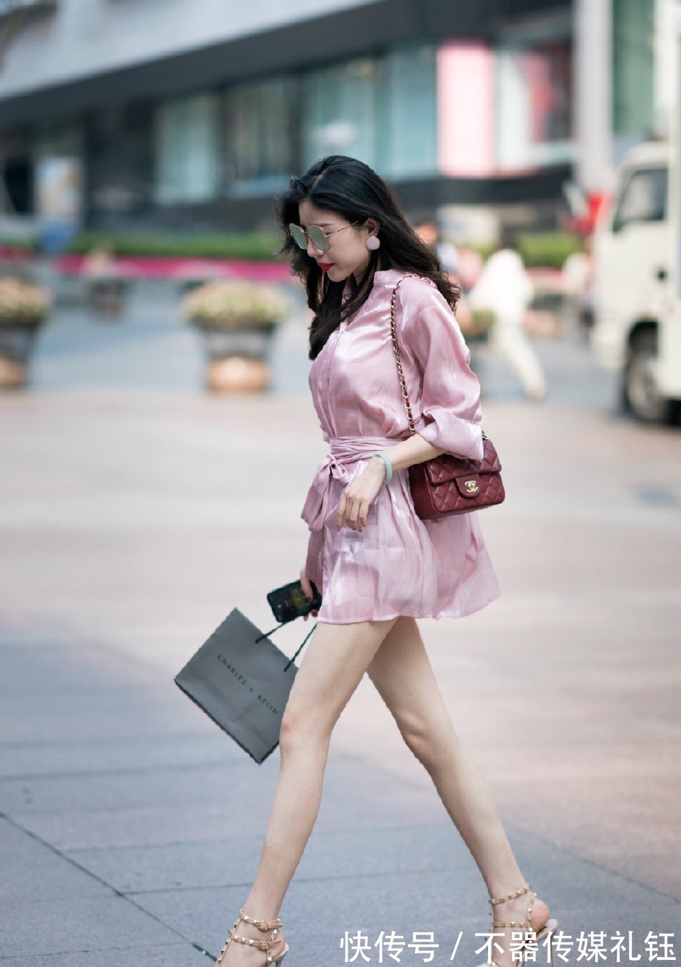 高跟|连衣裙装搭配高跟凉鞋显身材,简单优雅有气质