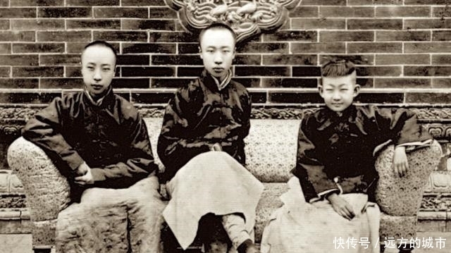 紫禁城|溥仪在紫禁城内的生活剪掉了辫子，帝王气质还在，婉容确实漂亮
