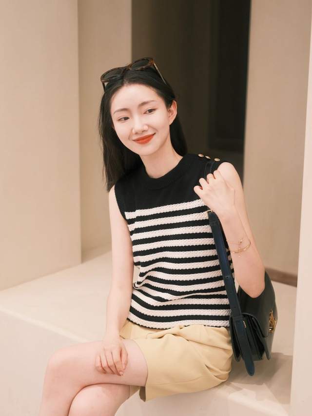 女孩子|秋季,针织衫配半身裙高级洋气,让你可咸可甜,秒变初恋女友模样