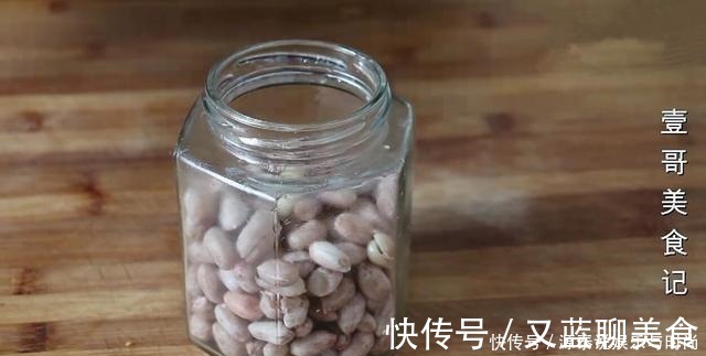 花生米最下饭的做法,不炒也不油炸,上桌开胃解馋,全家人都爱吃