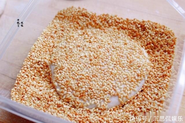 烧饼|酥到掉渣的烧饼,平底锅就能做,每次一斤面,咸香酥脆,出锅必光