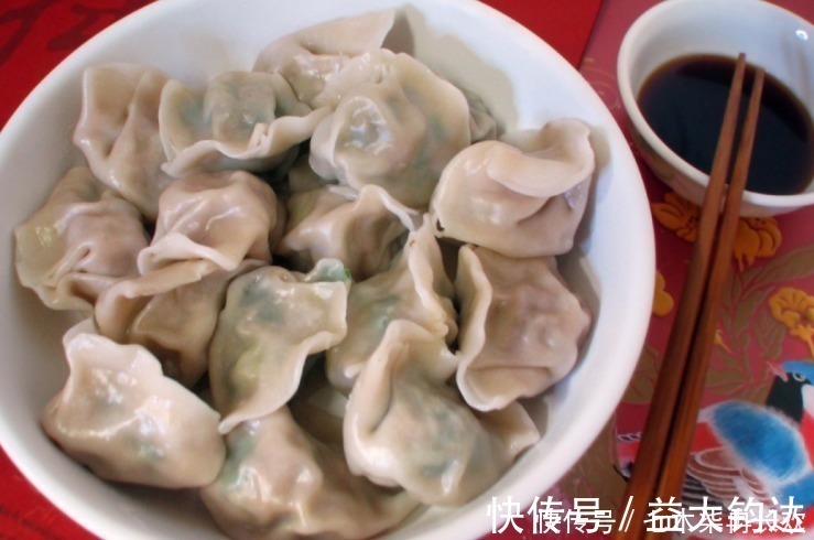 夏天总会买这菜来包饺子，皮薄馅大很美味，多吃也不上火，解馋