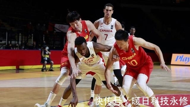 胡明轩|中国男篮大败 周琦出场时间存争议 两后卫15中2遭打脸 张镇麟隐身