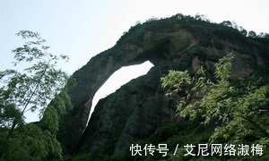 仙女岩|江西龙虎山：就在仙女岩的附近，竟还有一座金枪峰