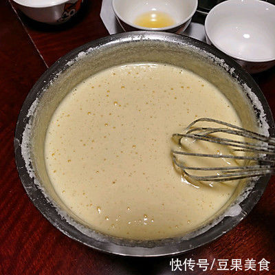 纸杯蛋糕|万万没想到,让我爱上下厨的竟是草莓奶油纸杯蛋糕