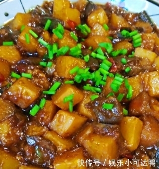烧茄子|烧茄子时,最忌直接放油开始炒!大厨教你一招,茄子不发黑不吸油