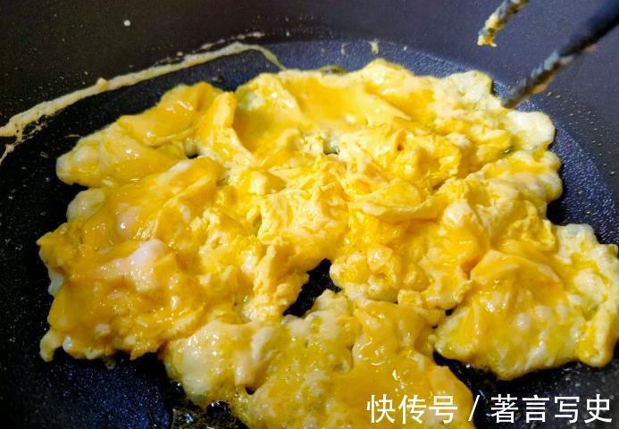 炒丝瓜|炒丝瓜总是发黑?牢记2步,颜色绿油油,鲜嫩脆爽,好看又好吃