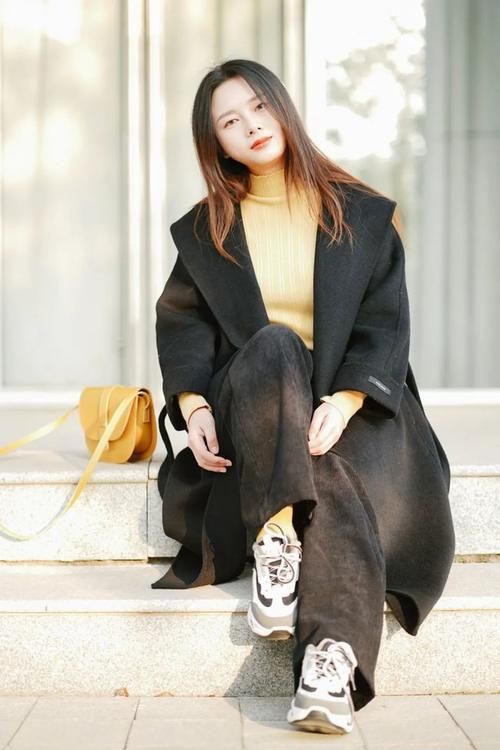 一套既飒爽又活力的穿搭，吸足目光，赶快学起来吧！