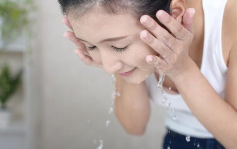 皮肤|4种错误的洗脸方式,怪不得你越来越显老!