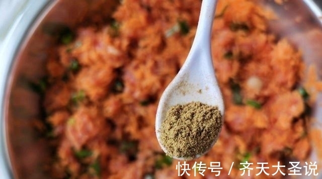 拌饺子馅有诀窍,这3味调料缺一不可,少一样就不香,看完涨知识