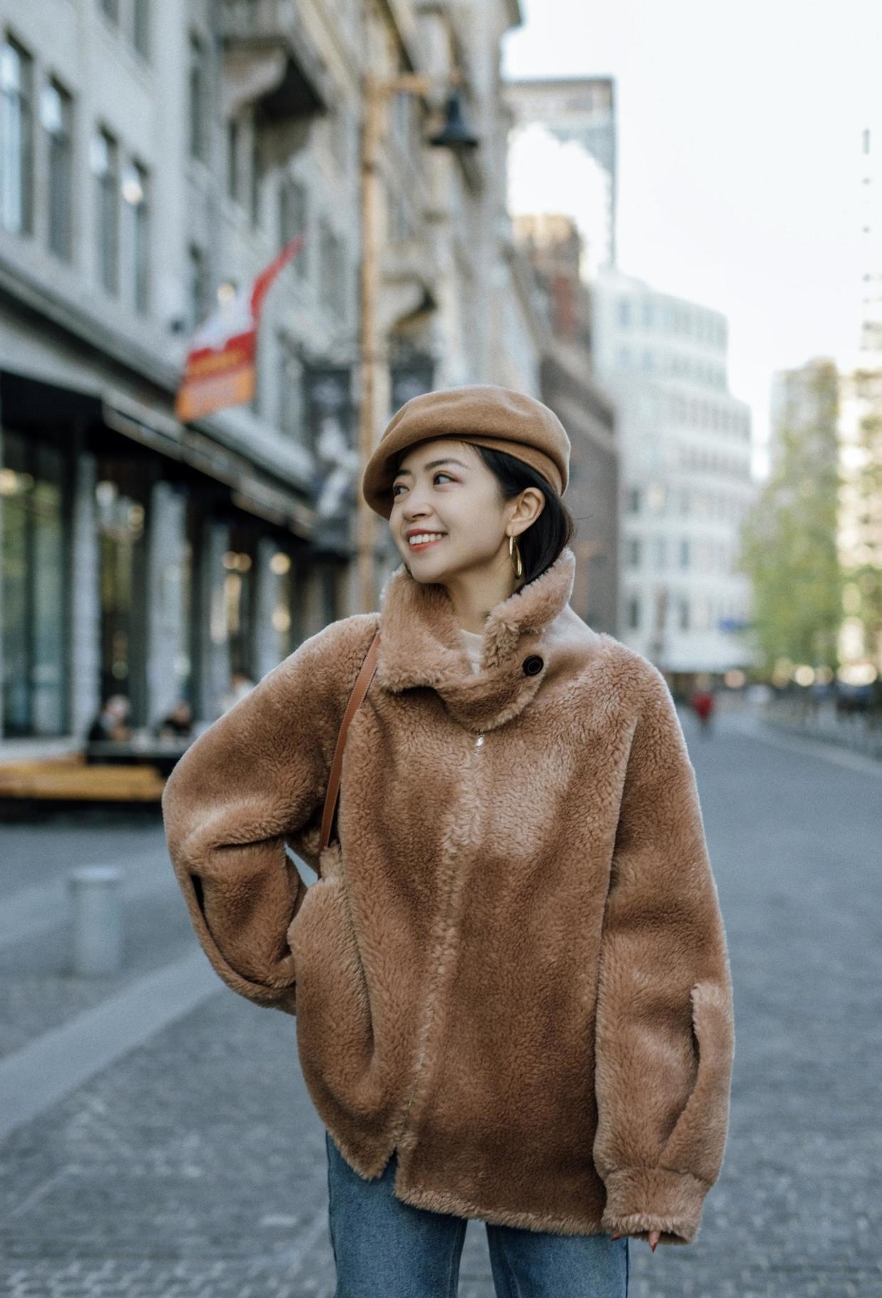 泰迪熊外套|今冬流行的“泰迪熊外套”长这样,和牛仔裤搭配可高级了,超好看