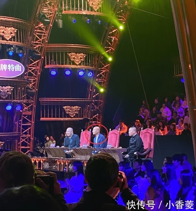 德云社|《金牌喜劇班》錄制現(xiàn)場(chǎng)曝光，陳佩斯穩(wěn)坐C位，郭德綱派徒孫參賽！