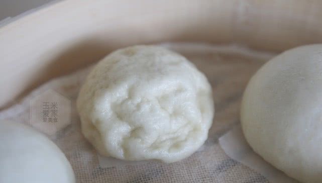 蒸包子馒头时,注意这七点,轻松解决发面回缩问题