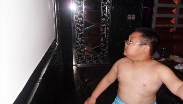 孙子|8岁男孩140斤，奶奶出绝招帮孙子减肥，现在奶奶真难当