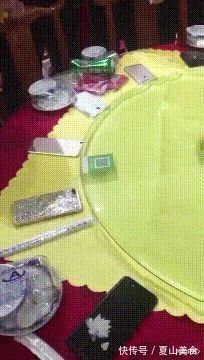 “爸爸买的俩核桃,放柜子里坏了都不吃”我偷拿出来砸开,都苦了哈哈哈哈