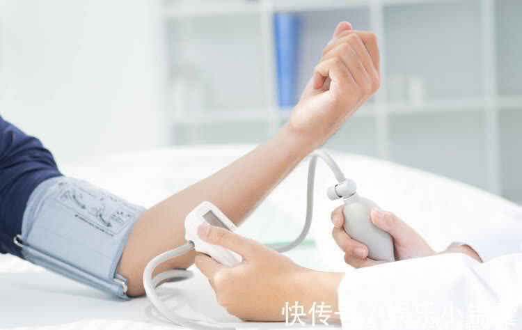 血管狭窄|电子血压计测量血压，是左手还是右手？这些测量小窍门要知道