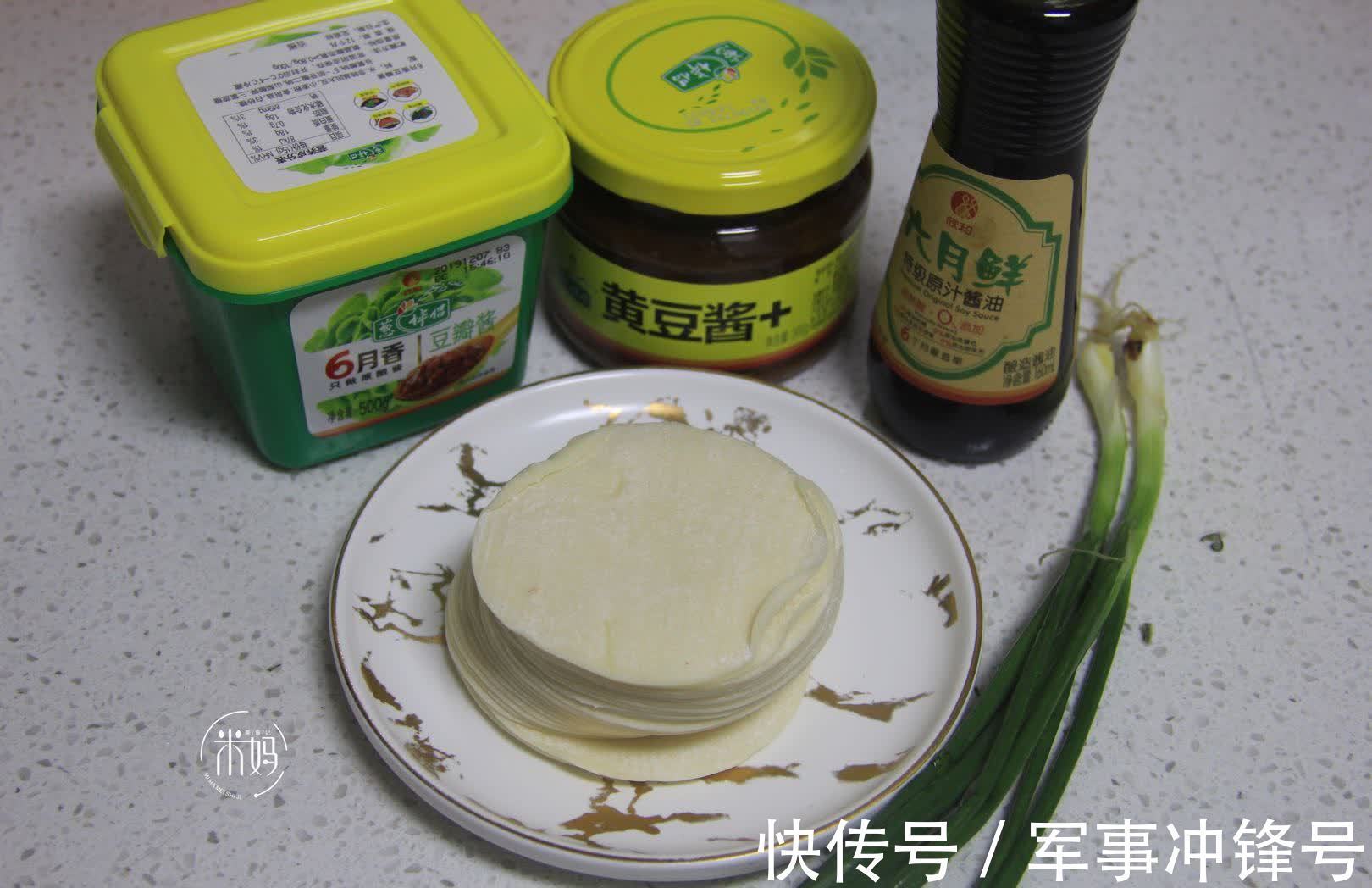 黄豆酱|最近这早餐饼超火，不揉面不发面，5分钟搞定，金黄酥脆层次分明