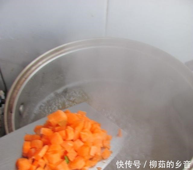 挑战30天早餐不重样,第一天,暖暖的杂蔬瘦肉汤跟寒潮更配哦!