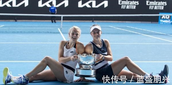 颁奖仪式|澳网女双决赛克赖奇科娃西尼亚科娃夺冠!