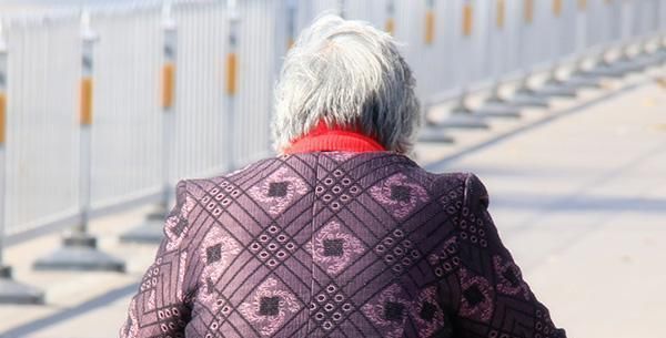 白发|身体好不好,看头发就知道,白发的生长位置,暴露了你的身体情况