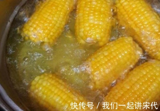 煮玉米还分冷水下锅和开水下锅,以前都白吃了,这样煮才健康