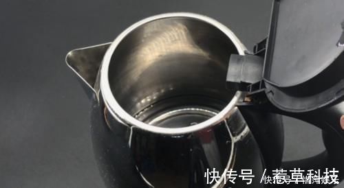 今天才知道,电热水壶上插根牙签,一年省下好几百,真的太聪明了